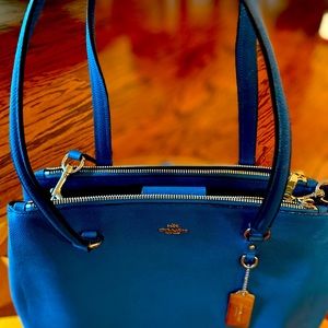 NEW Coach large Vivid Blue Tote/Cross Body